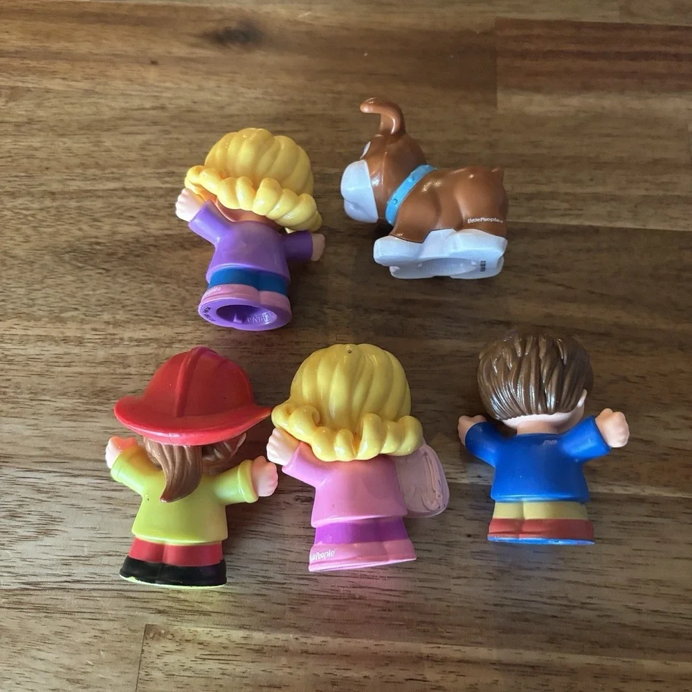Fisher Price Little People Lot Of 5 / 2 Girls , Fireman, Boy , Dog Toys Preowned